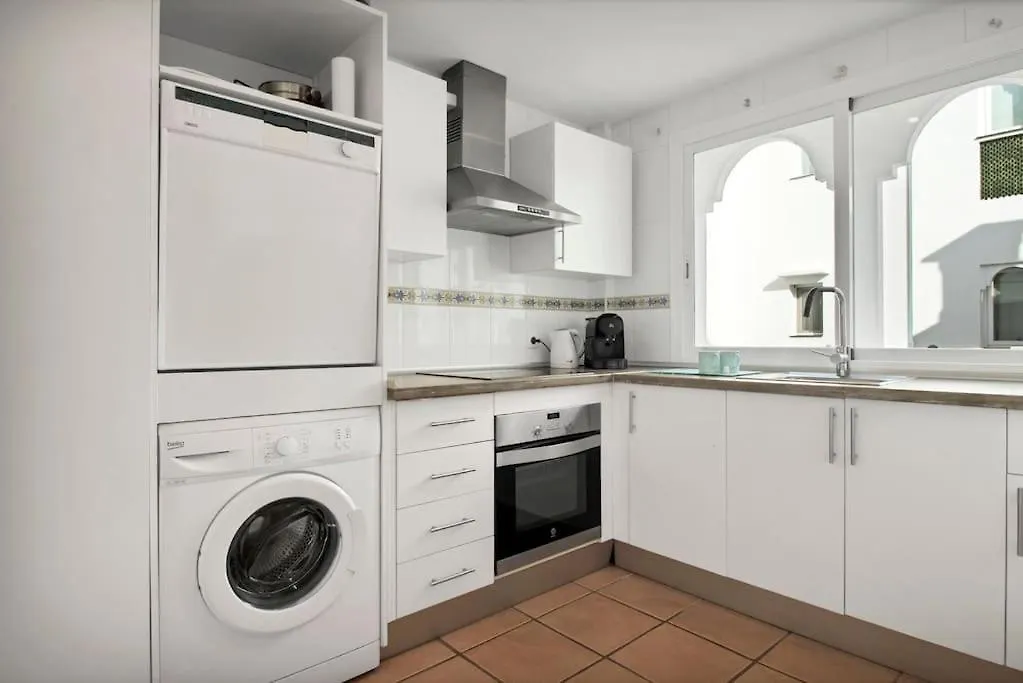 Apartamento En Complejo Con Piscina Climatizada - El Presidente 234 Estepona Spain